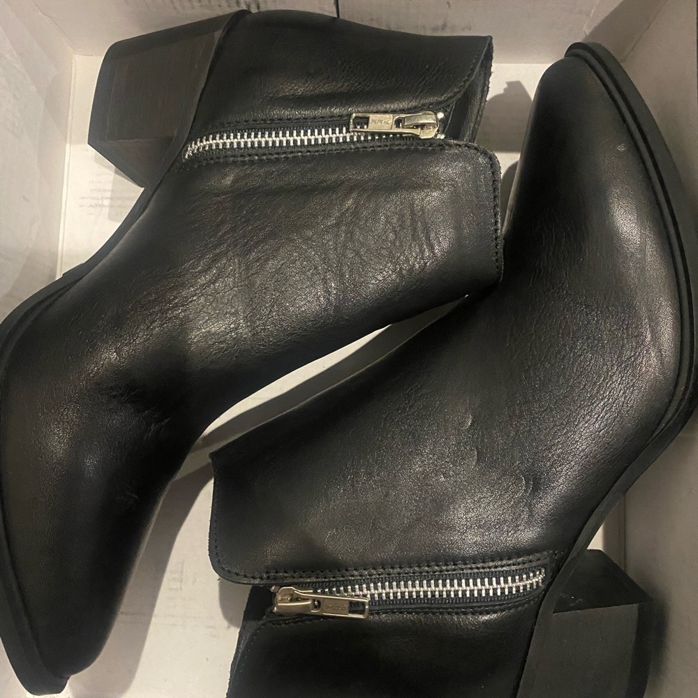 Ladies Steve Madden ankle boots